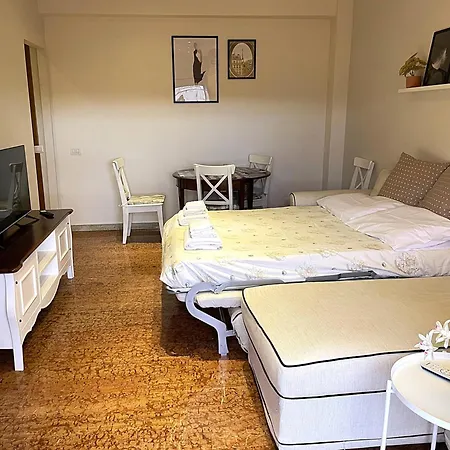 La Casa Libre Metro A Colli Albani 350 M דירה רומא